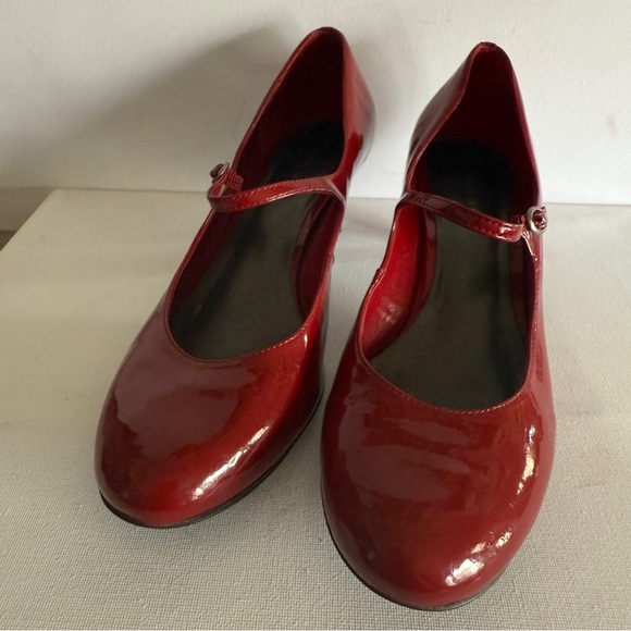 Nine West Fayther Red Patent Leather Mary Jane Heels Women's Sz 9 - Picture 2 of 11